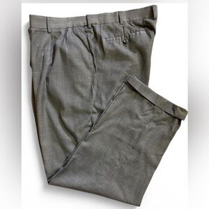 Croft & Barrow Men’s grey pleated front, cuffed hem dress pants, size 44x30